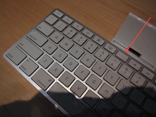 Секретная клавиша на клавиатурном Dock для iPad