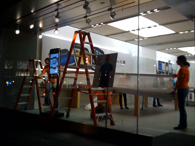 Подготовка Apple Store к продажам iPhone 3G S