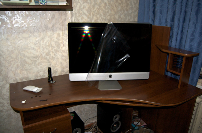 iMac на столе