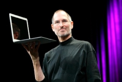 Стив Джобс с MacBook Air